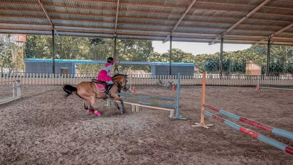 momen ria ricis saat berkuda © instagram