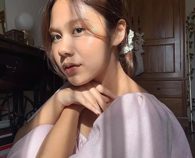 seleb ini berkelas dengan baju bekas © berbagai sumber seleb ini berkelas dengan baju bekas © berbagai sumber