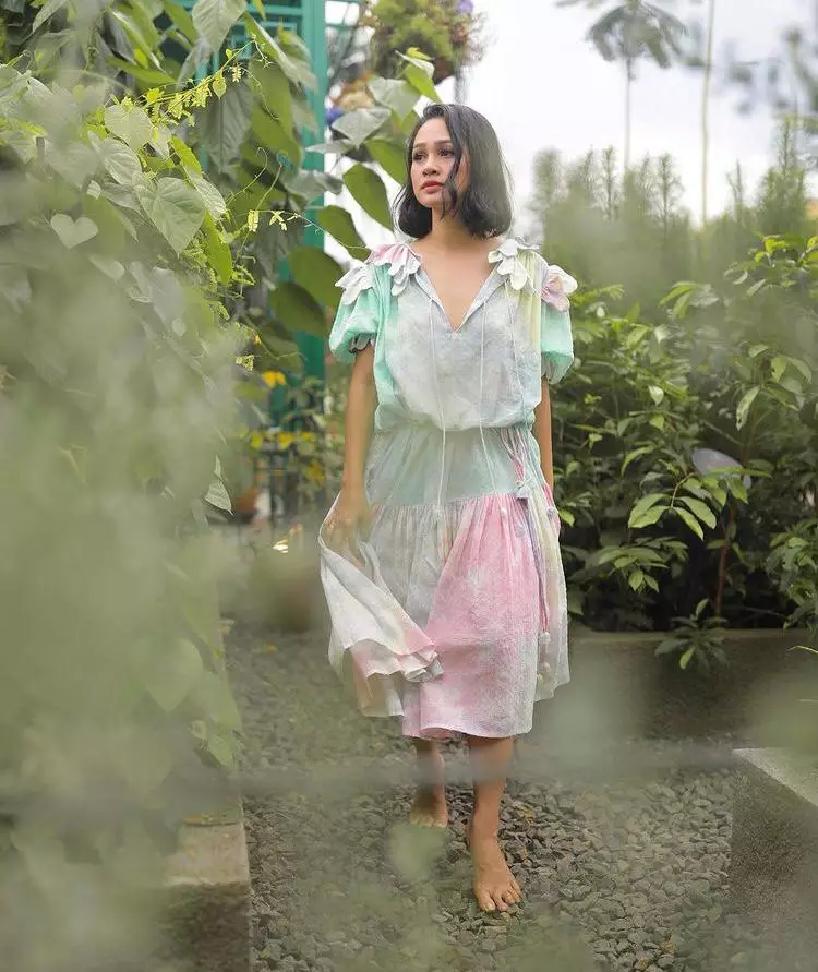 seleb ini berkelas dengan baju bekas © berbagai sumber seleb ini berkelas dengan baju bekas © berbagai sumber