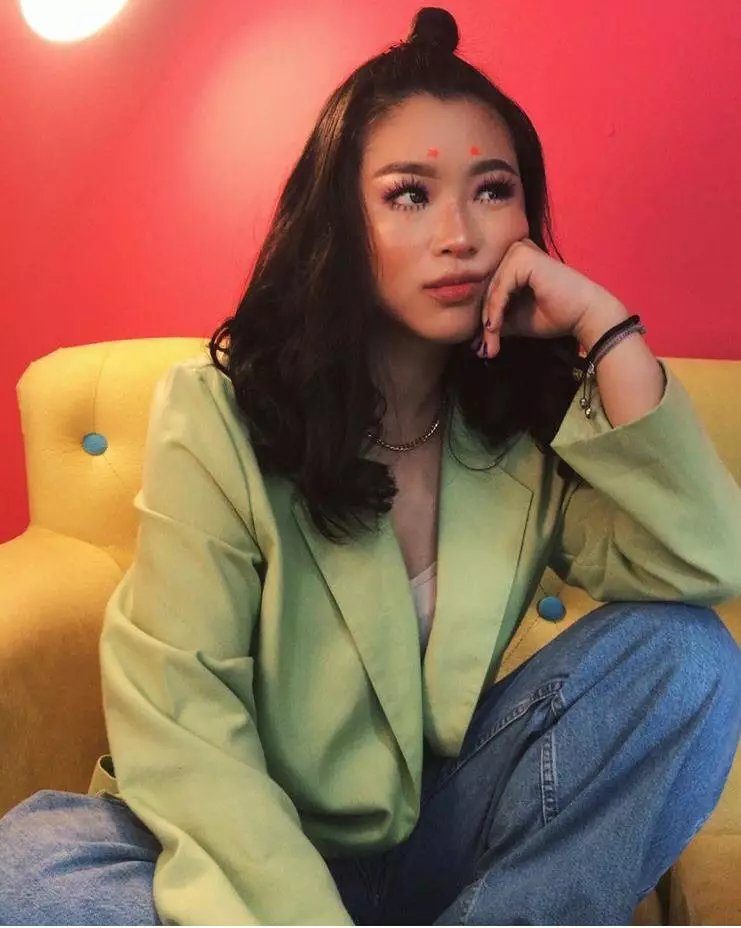 seleb ini berkelas dengan baju bekas © berbagai sumber seleb ini berkelas dengan baju bekas © berbagai sumber