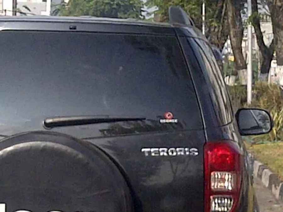 pelesetan merek kendaraan kocak © Berbagai Sumber