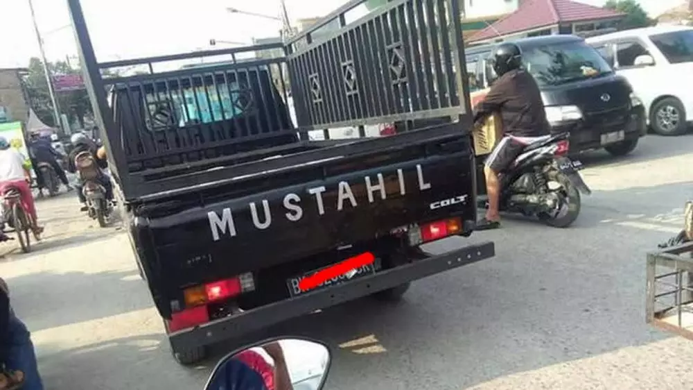 pelesetan merek kendaraan kocak © Berbagai Sumber