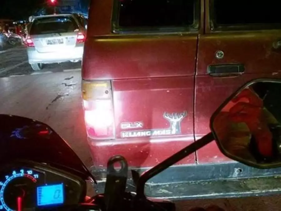 pelesetan merek kendaraan kocak © Berbagai Sumber