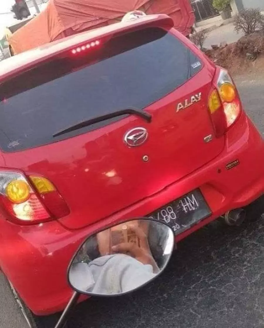 pelesetan merek kendaraan kocak © Berbagai Sumber