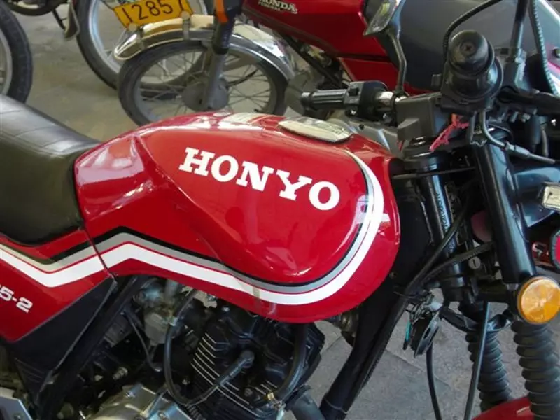 pelesetan merek kendaraan kocak © Berbagai Sumber