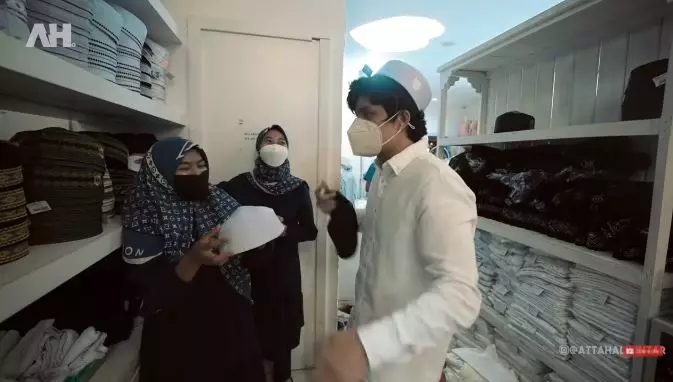 Atta & Aurel Hermansyah tarawih pertama © 2021 brilio.net Atta & Aurel Hermansyah tarawih pertama © 2021 brilio.net