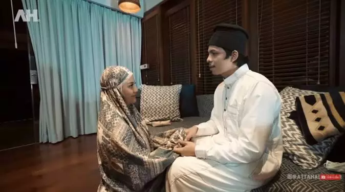 Atta & Aurel Hermansyah tarawih pertama © 2021 brilio.net Atta & Aurel Hermansyah tarawih pertama © 2021 brilio.net