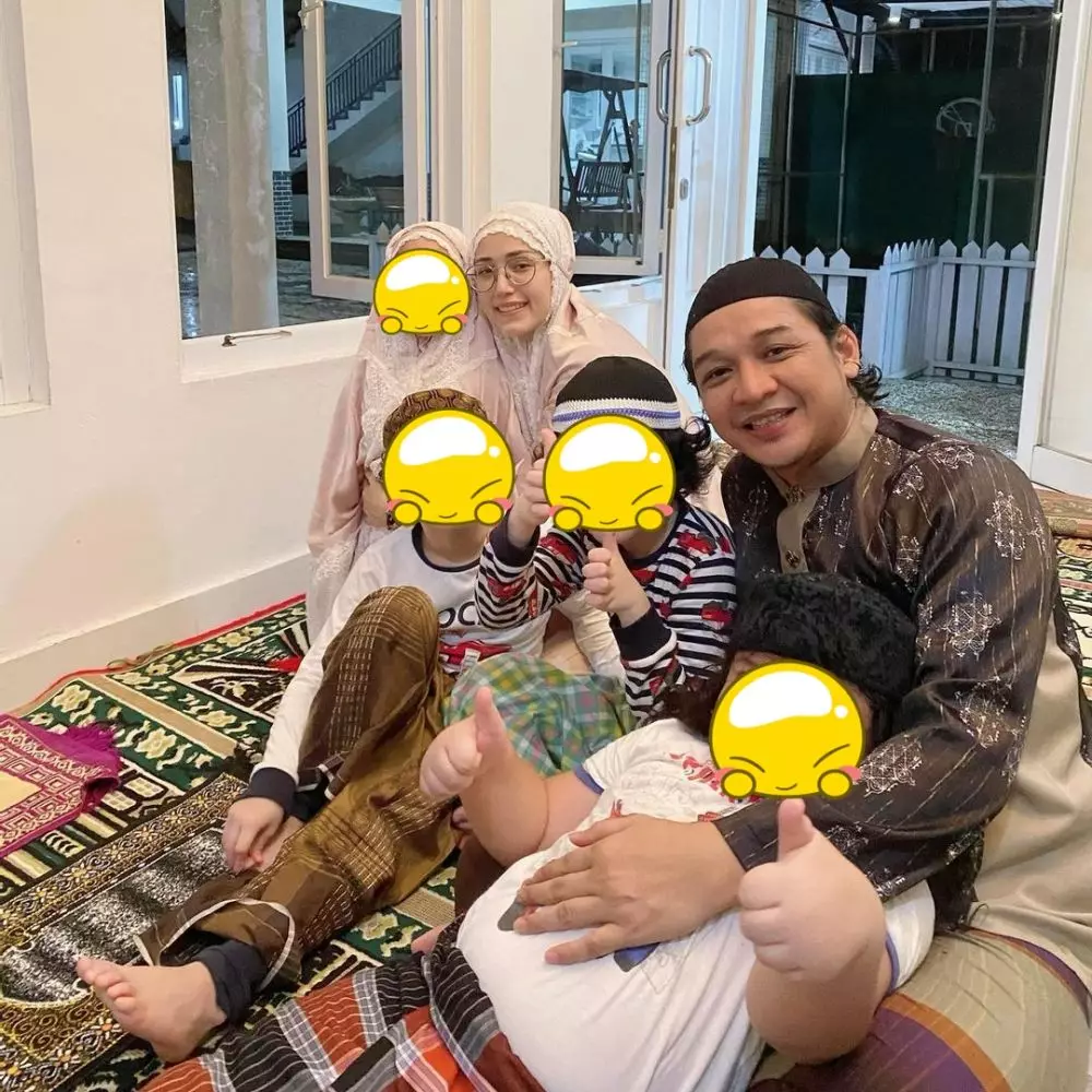 seleb tarawih pertama © 2021 brilio.net seleb tarawih pertama © 2021 brilio.net