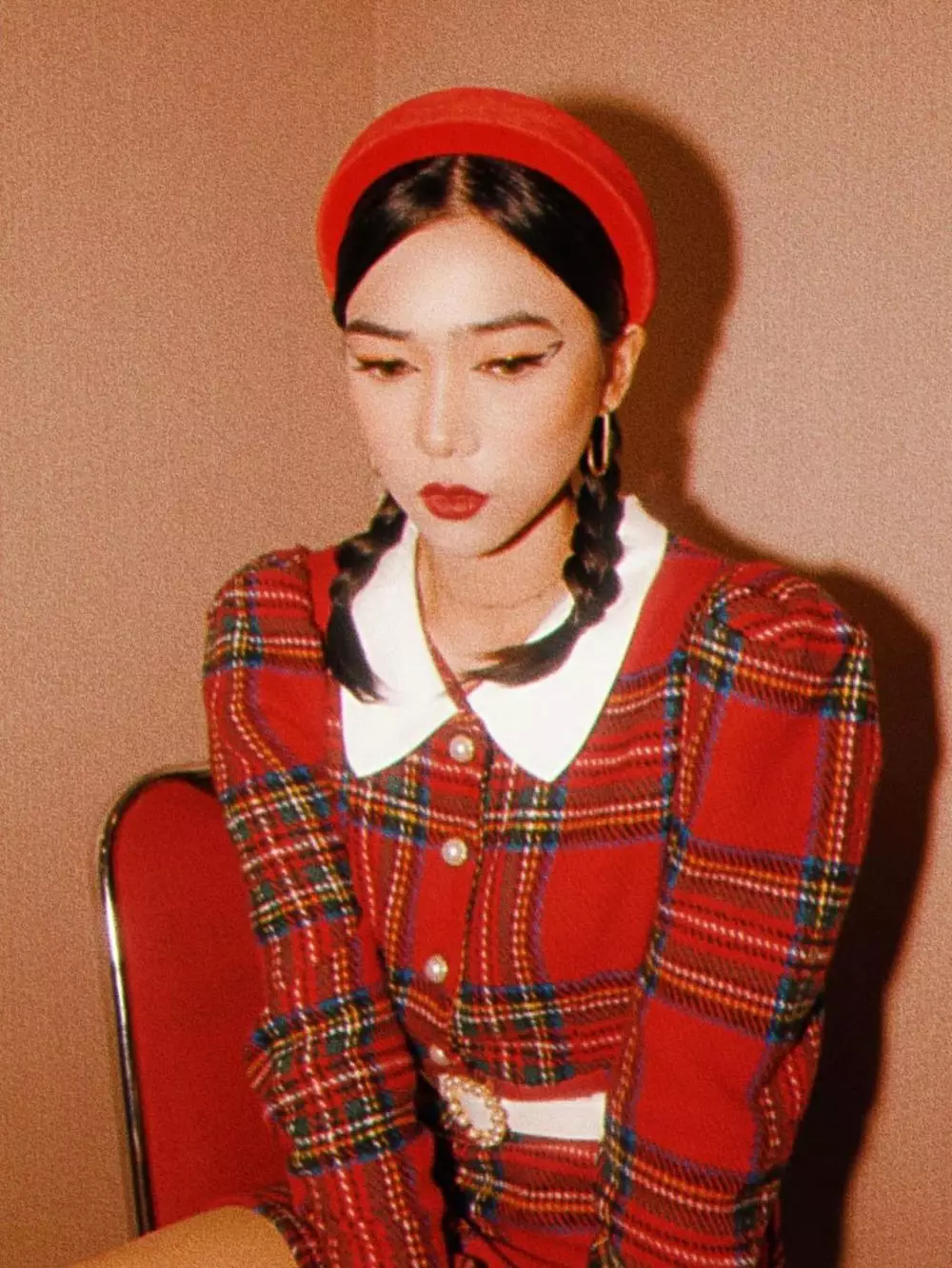 isyana pemotretan dengan gaya retro Instagram isyana pemotretan dengan gaya retro Instagram