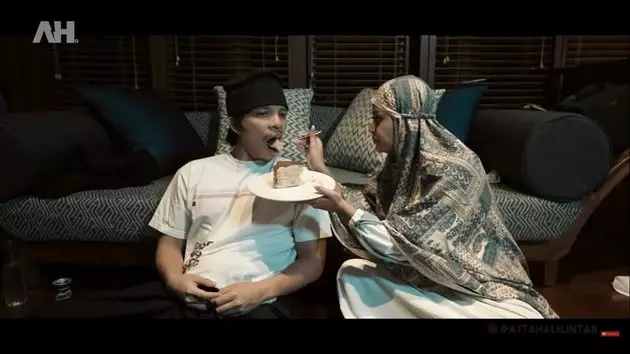 momen sahur pertama atta aurel Berbagai sumber