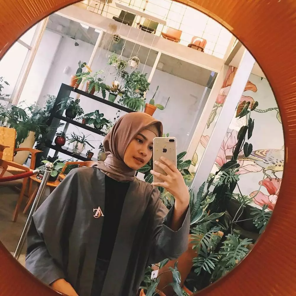 hanggin tampil beda kenakan hijab Instagram hanggin tampil beda kenakan hijab Instagram