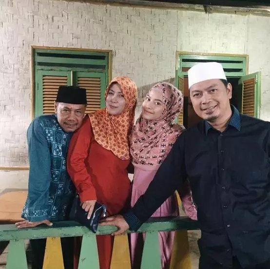 hanggin tampil beda kenakan hijab Instagram hanggin tampil beda kenakan hijab Instagram