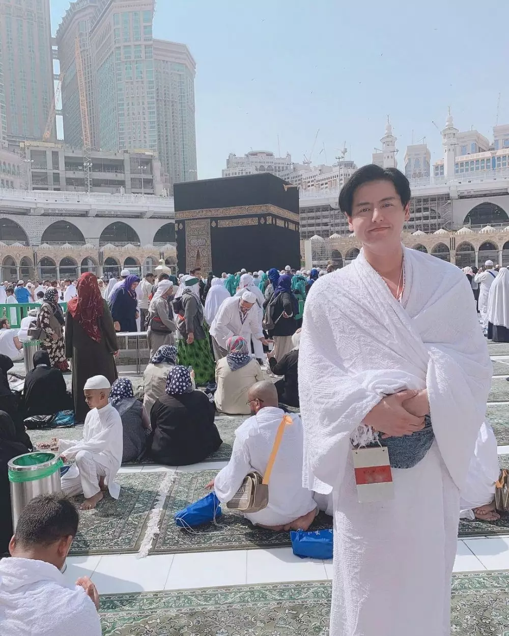 Seleb yang mantap menjadi mualaf dari berbagai sumber Seleb yang mantap menjadi mualaf dari berbagai sumber