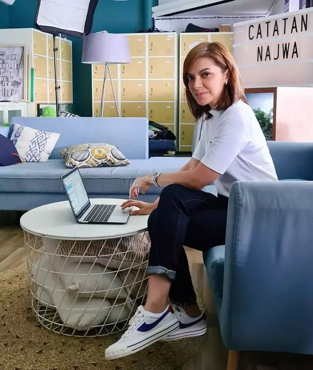 potret najwa shihab kenakan sneakers Instagram potret najwa shihab kenakan sneakers Instagram
