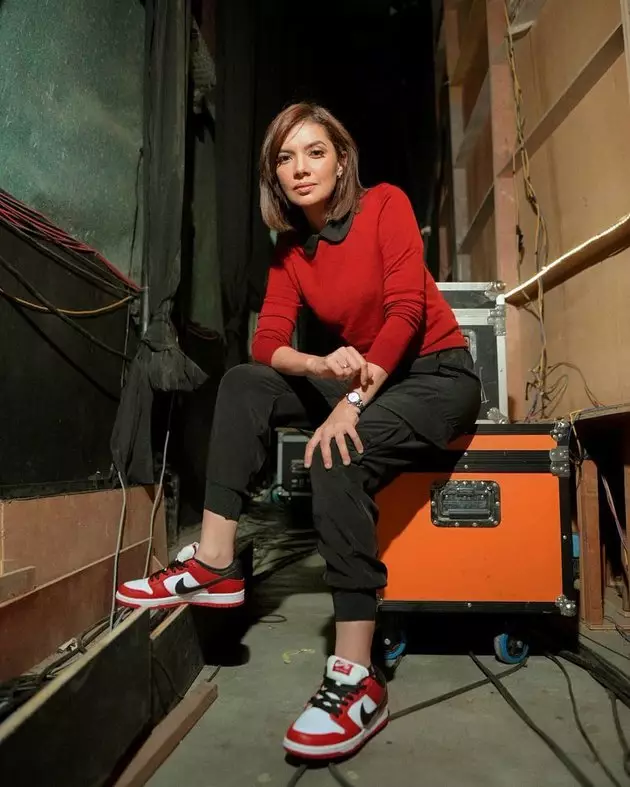 potret najwa shihab kenakan sneakers Instagram potret najwa shihab kenakan sneakers Instagram