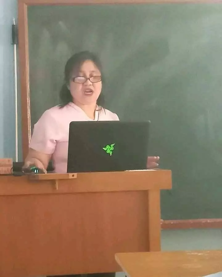 atribut guru saat mengajar © Berbagai Sumber