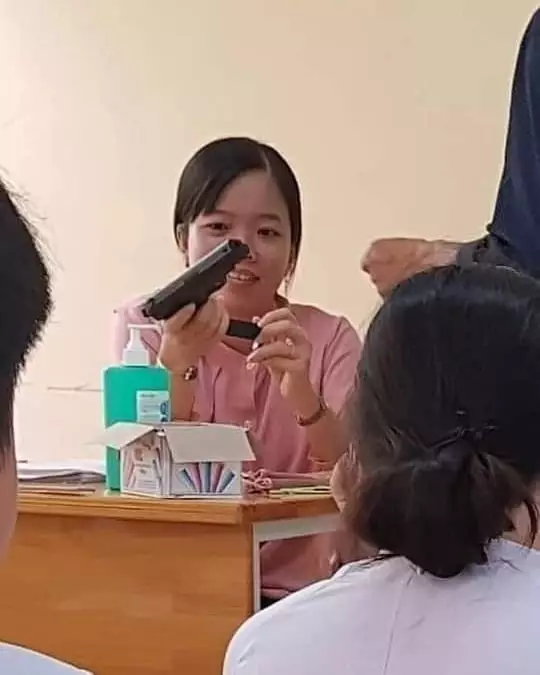 atribut guru saat mengajar © Berbagai Sumber