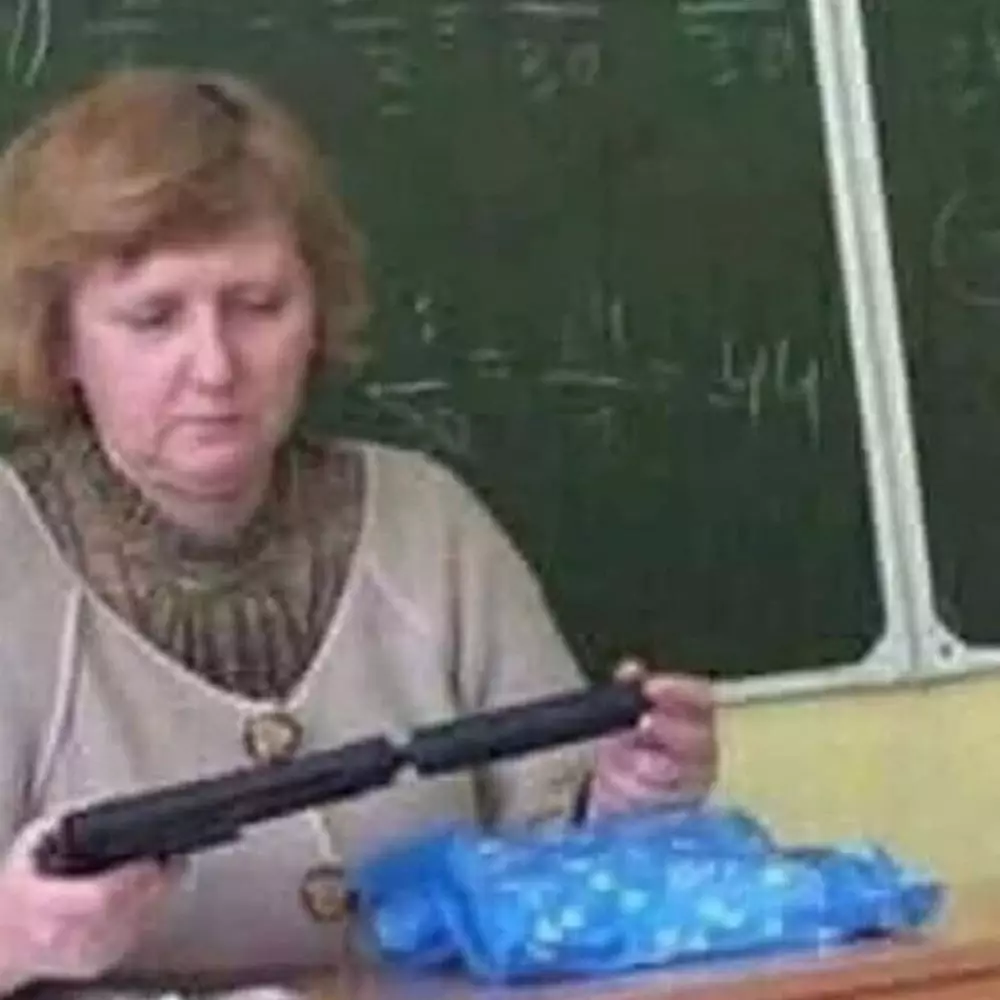 atribut guru saat mengajar © Berbagai Sumber