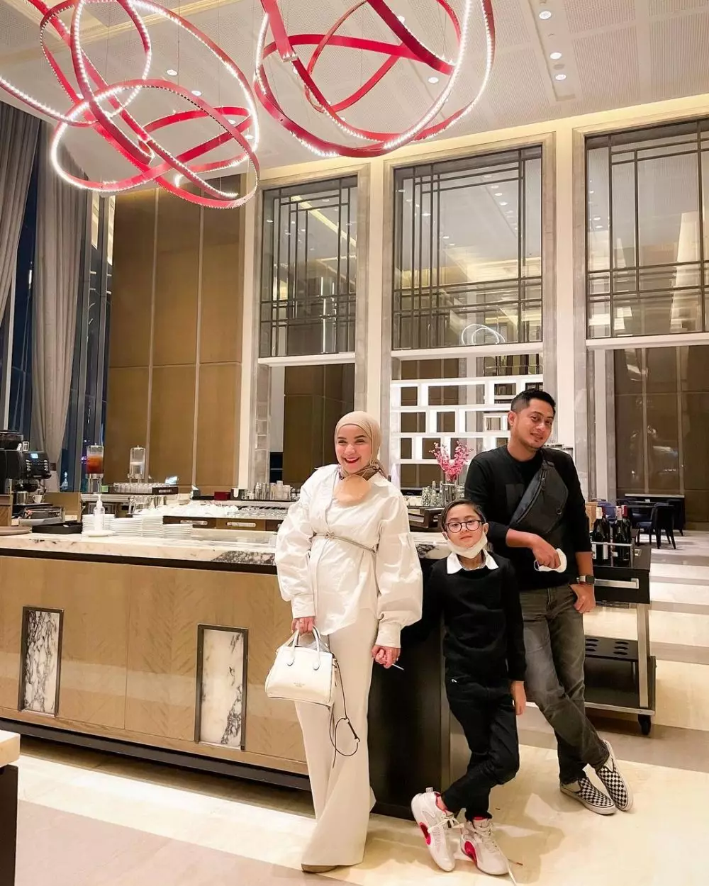 momen mesra Tasya Nurmedina dan Ferry Ardiansyah dari berbagai sumber momen mesra Tasya Nurmedina dan Ferry Ardiansyah dari berbagai sumber