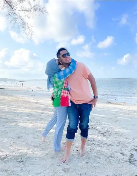 momen mesra Tasya Nurmedina dan Ferry Ardiansyah dari berbagai sumber momen mesra Tasya Nurmedina dan Ferry Ardiansyah dari berbagai sumber