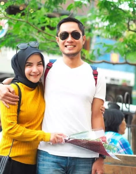 momen mesra Tasya Nurmedina dan Ferry Ardiansyah dari berbagai sumber momen mesra Tasya Nurmedina dan Ferry Ardiansyah dari berbagai sumber