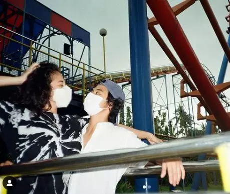 Potret mesra Bastian Steel dan Sitha Marino © berbagai sumber Potret mesra Bastian Steel dan Sitha Marino © berbagai sumber