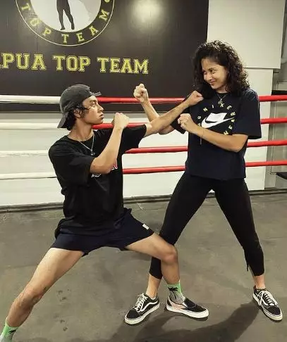 Potret mesra Bastian Steel dan Sitha Marino © berbagai sumber Potret mesra Bastian Steel dan Sitha Marino © berbagai sumber