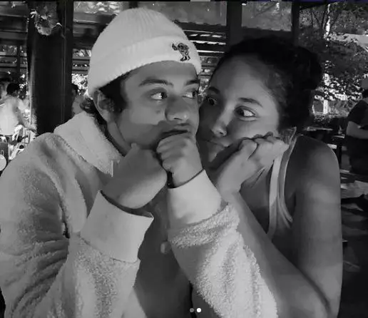 Potret mesra Bastian Steel dan Sitha Marino © berbagai sumber Potret mesra Bastian Steel dan Sitha Marino © berbagai sumber