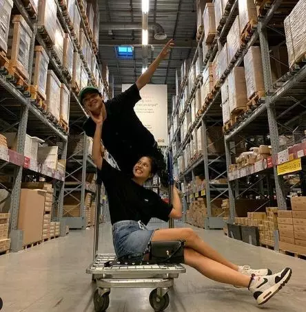 Potret mesra Bastian Steel dan Sitha Marino © berbagai sumber Potret mesra Bastian Steel dan Sitha Marino © berbagai sumber