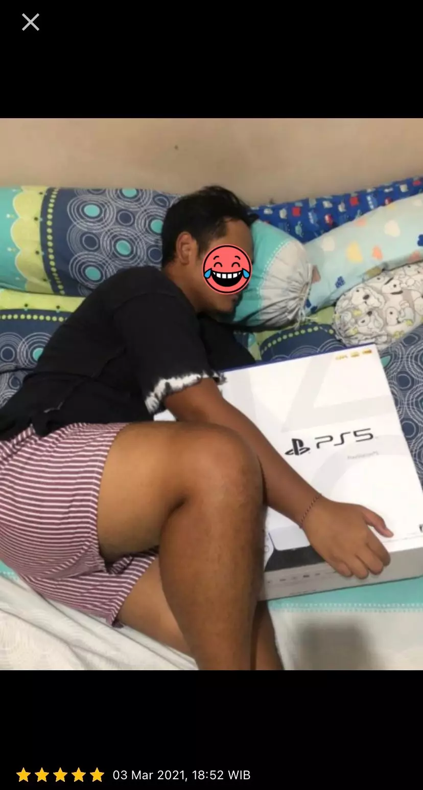 Momen cowok pamer belanjaan © Twitter Momen cowok pamer belanjaan © Twitter