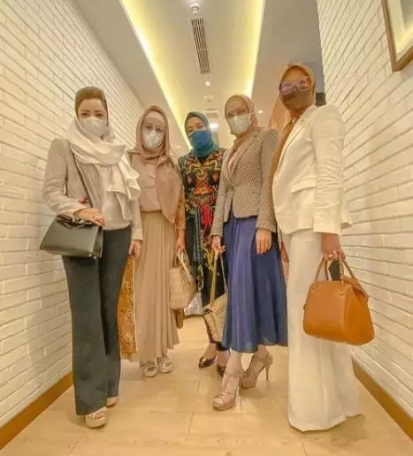 Potret Mulan Jameela dan teman anggota DPR © Instagram/@mulanjameela1