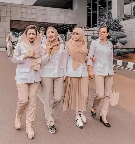 Potret Mulan Jameela dan teman anggota DPR © Instagram/@mulanjameela1