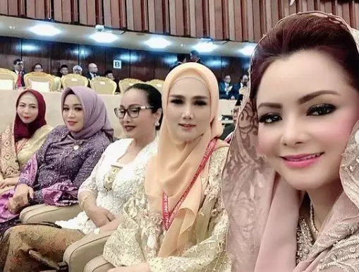 Potret Mulan Jameela dan teman anggota DPR © Instagram/@mulanjameela1