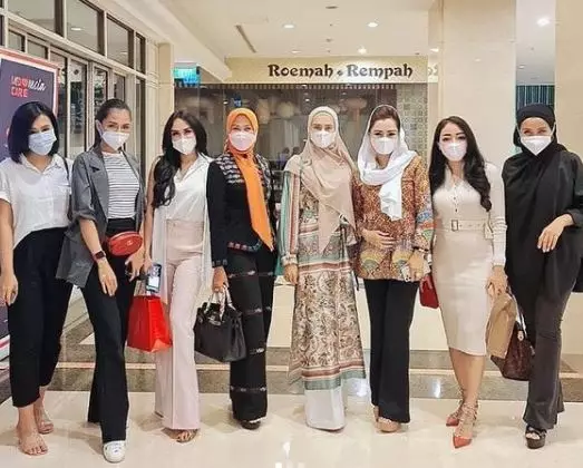 Potret Mulan Jameela dan teman anggota DPR © Instagram/@mulanjameela1