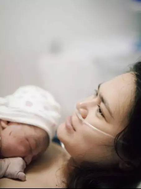 Kisah seleb menjelang persalinan dari berbagai sumber