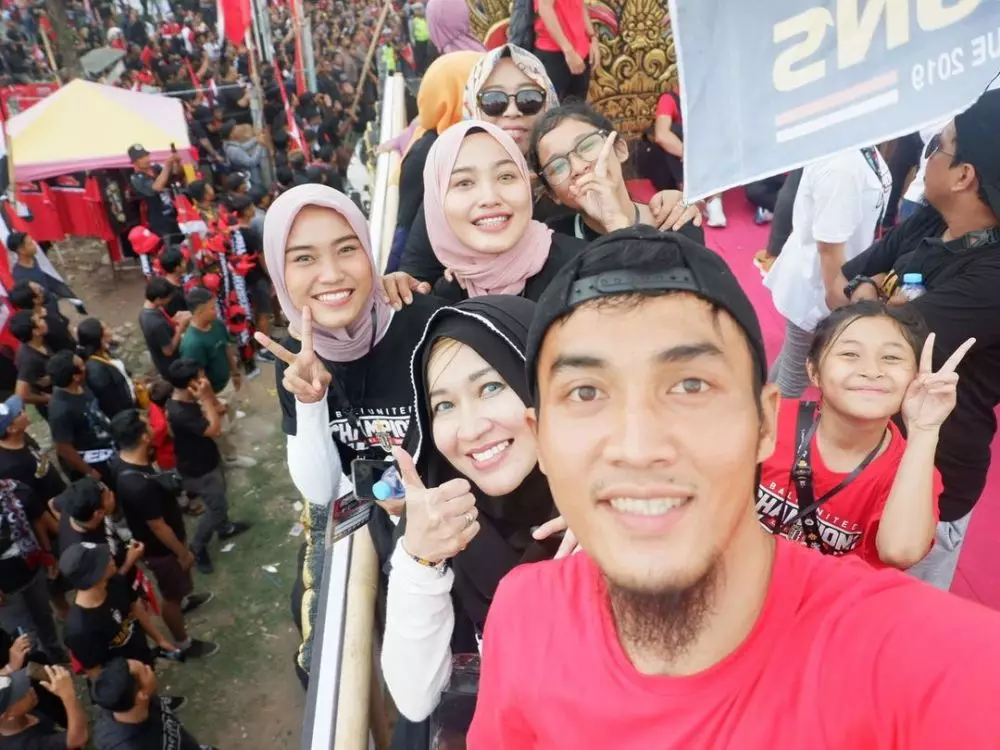 Okie dan adik ipar © Instagram