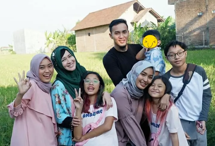 Okie dan adik ipar © Instagram