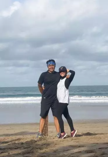 Potret mesra Enno Lerian dan suami © Instagram/@ennolerian_