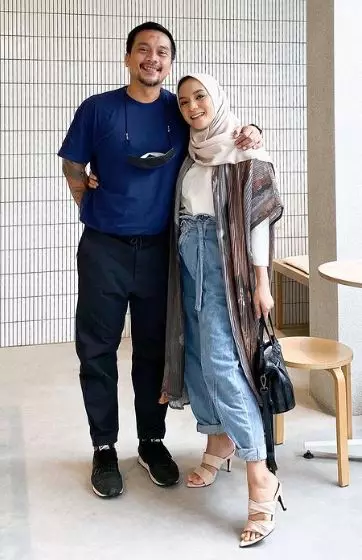 Potret mesra Enno Lerian dan suami © Instagram/@ennolerian_