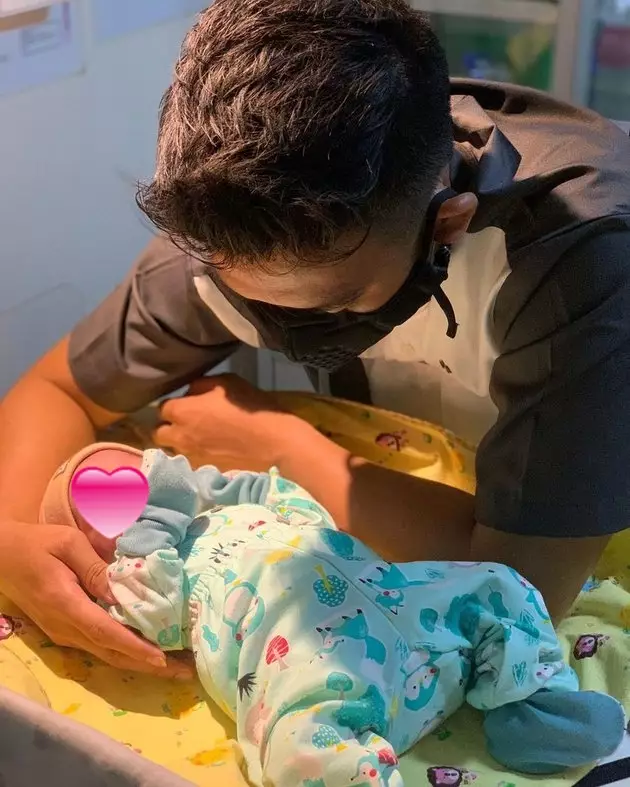 momen Rizki momong anak Instagram