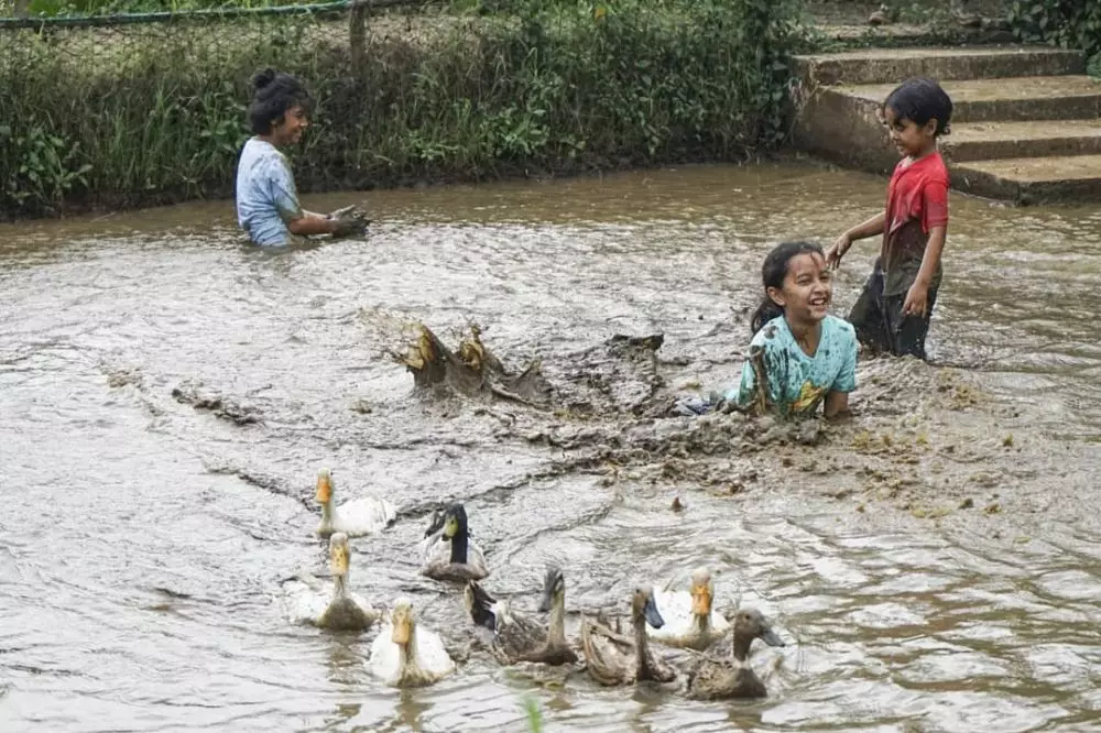 Momen liburan seru Widi Mulia dan keluarga di Bogor © 2021 brilio.net Momen liburan seru Widi Mulia dan keluarga di Bogor © 2021 brilio.net