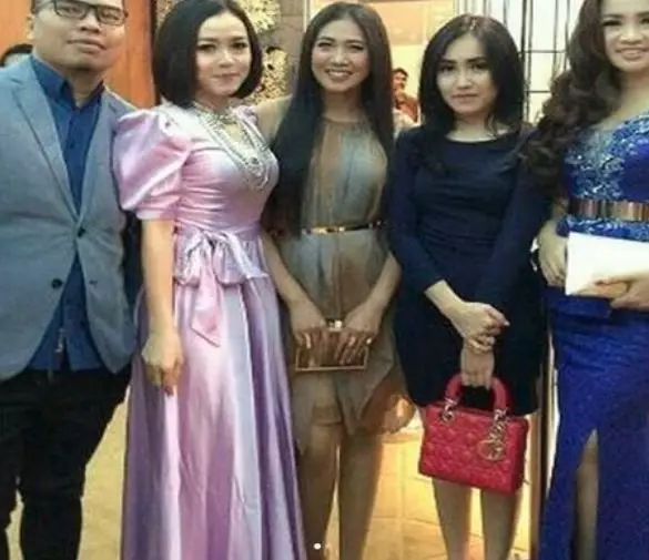 Ayu Ting Ting kondangan © 2021 brilio.net