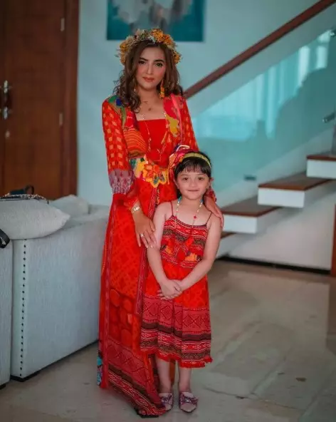 Gaya Arsy kembaran baju dengan Ashanty Instagram/@ashanty_ash