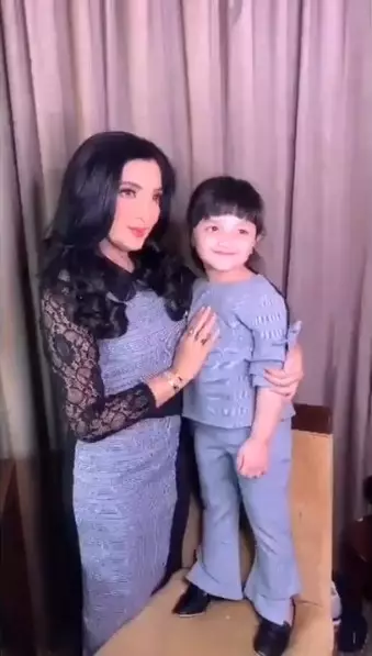 Gaya Arsy kembaran baju dengan Ashanty Instagram/@ashanty_ash