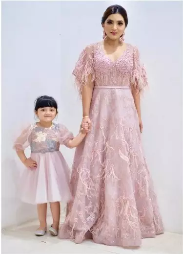 Gaya Arsy kembaran baju dengan Ashanty Instagram/@ashanty_ash