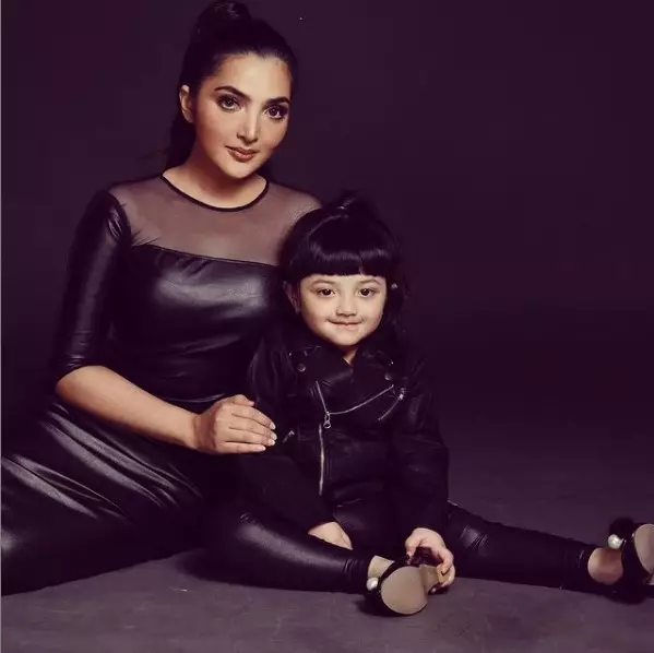 Gaya Arsy kembaran baju dengan Ashanty Instagram/@ashanty_ash