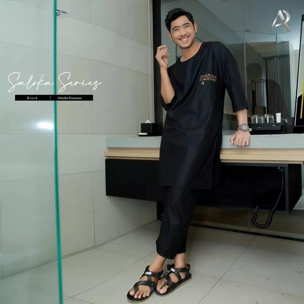 Arya Saloka jadi model busana muslim © 2021 brilio.net Instagram