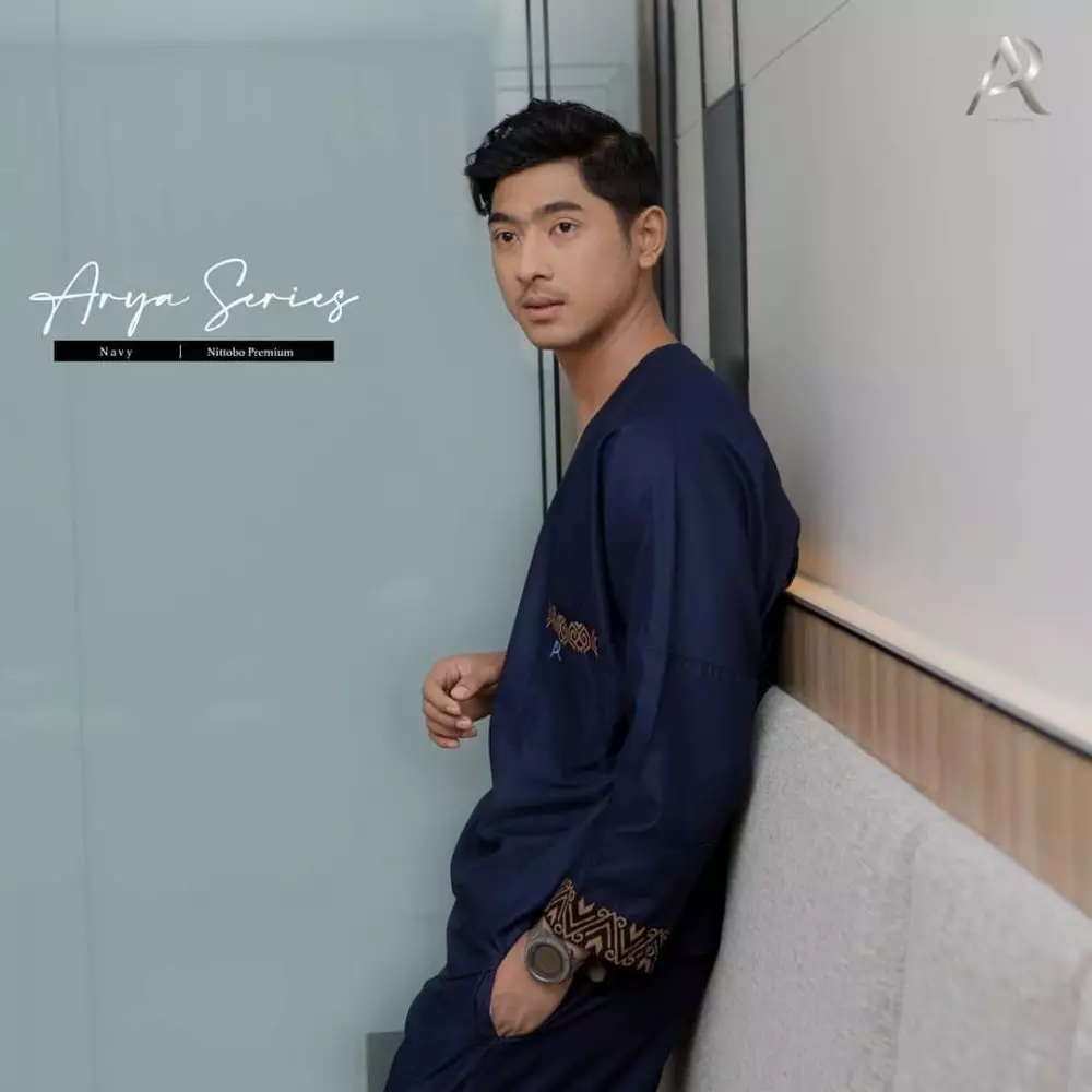 Arya Saloka jadi model busana muslim © 2021 brilio.net Instagram