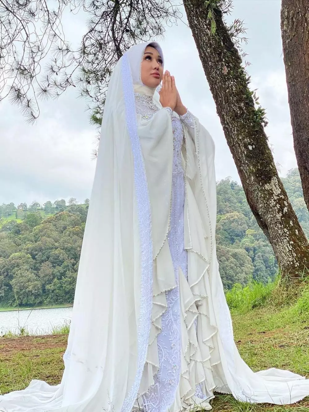 lucinta luna tampil berhijab di single religi Berbagai sumber
