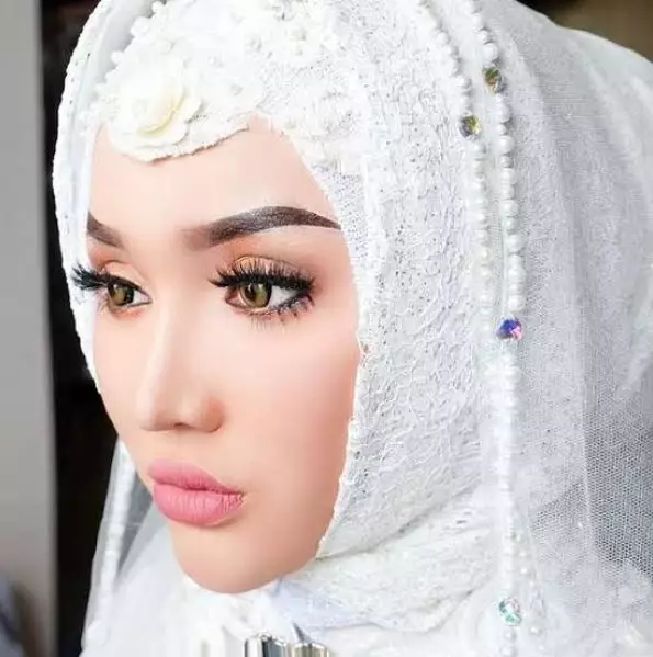 lucinta luna tampil berhijab di single religi Berbagai sumber